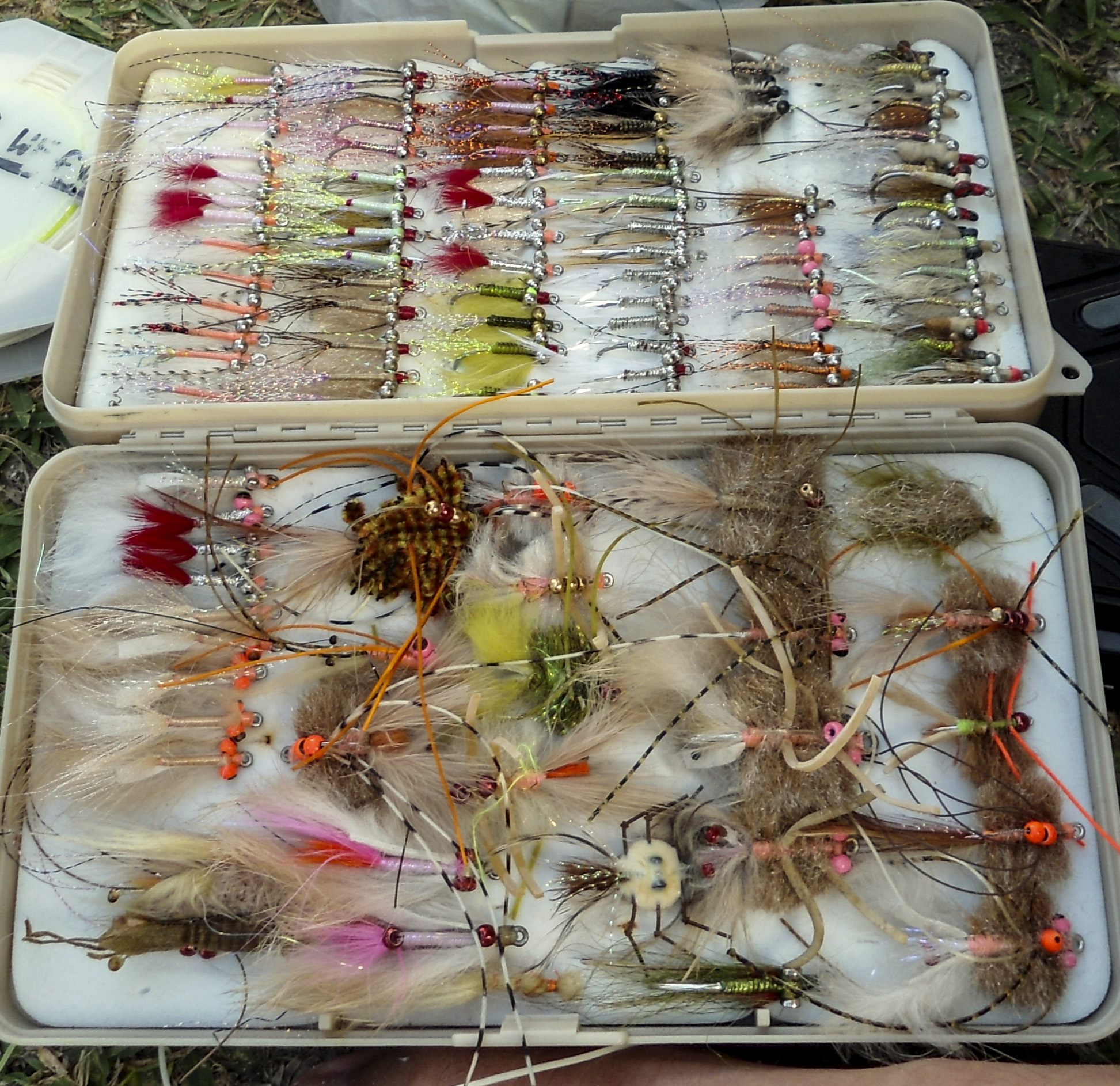 Older flats box, a few crabs but an overwhelming presence of more traditional flats flies and even a couple of Avalons.